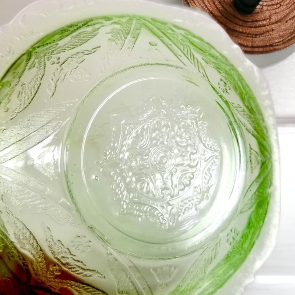 Glowing Fruit/Dessert Bowl Madrid Green Depression Glass by Federal Glass 1932 - Picture 5 of 12